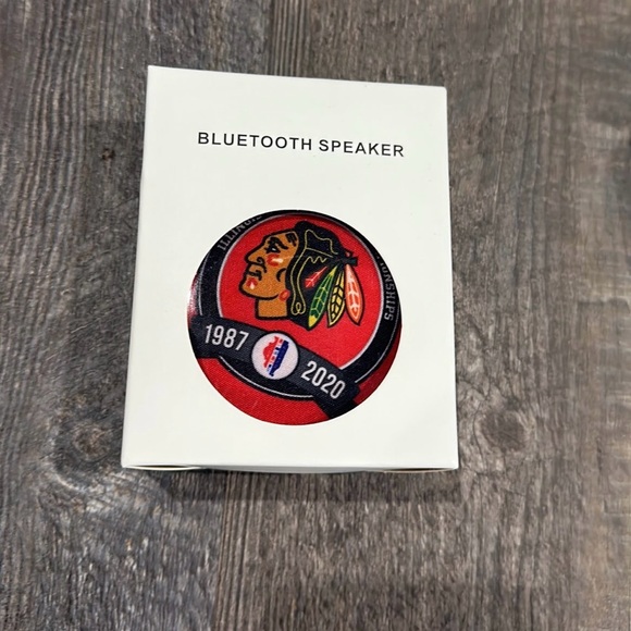 Chicago Blackhawks Bluetooth speaker - Picture 1 of 5